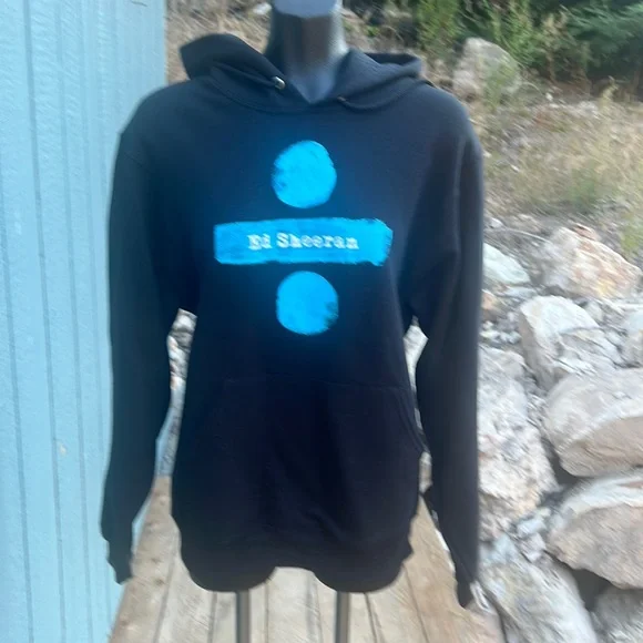 Ed Sheeran Divided tour hooded sweatshirt NWOT unisex but men’s size Small - Picture 2 of 9